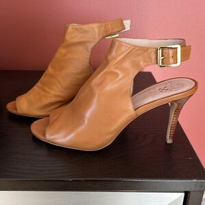 Vince Camuto  Leather Peep-Toe shoes